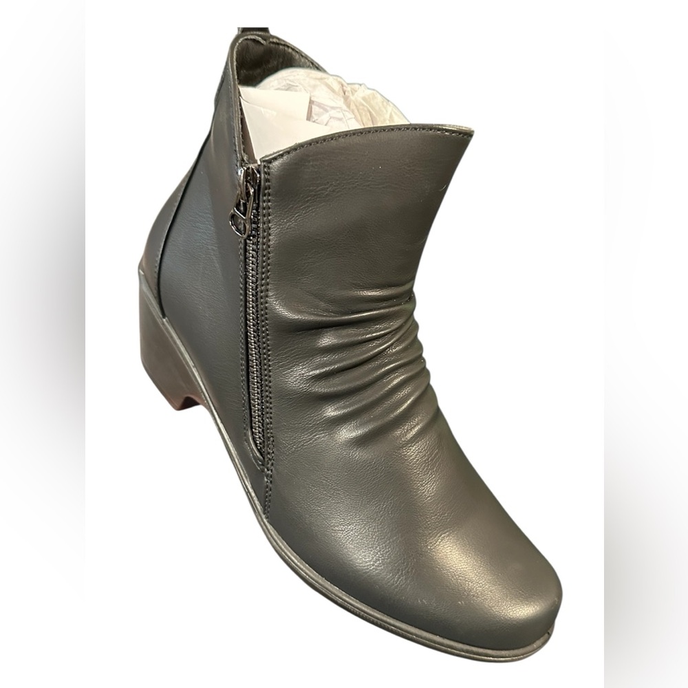 Easy Street Black Ankle Boots - Picture 5 of 12